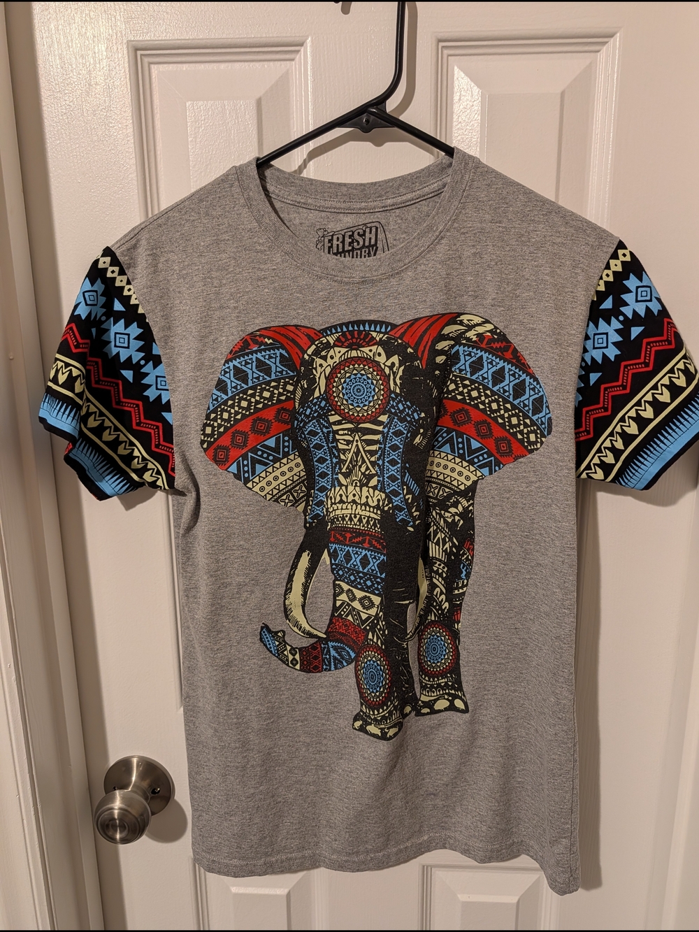 Elephant Design Tshirt by Fresh Laundry, Size Small